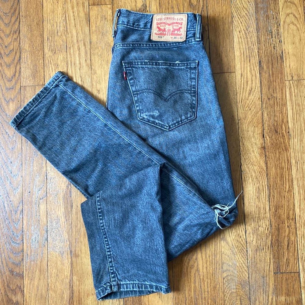 Levi’s 511 31x32 distressed